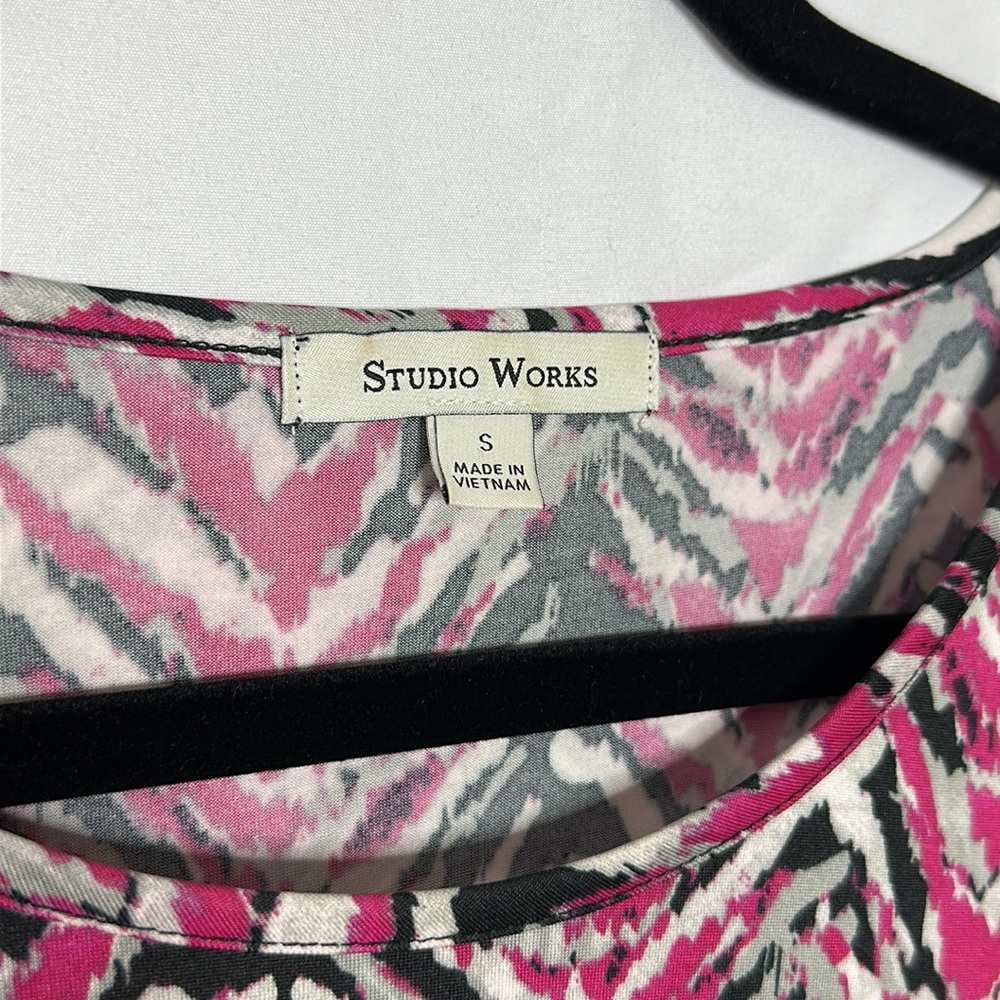 Abstract Blouse - Picture 4 of 6